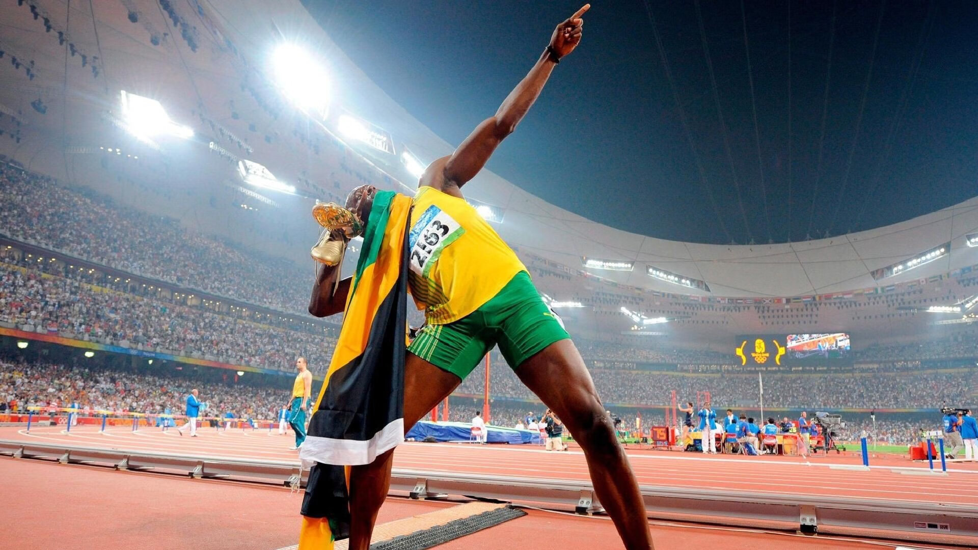 “彭尤蝶泳自由泳再突破,未来可期”