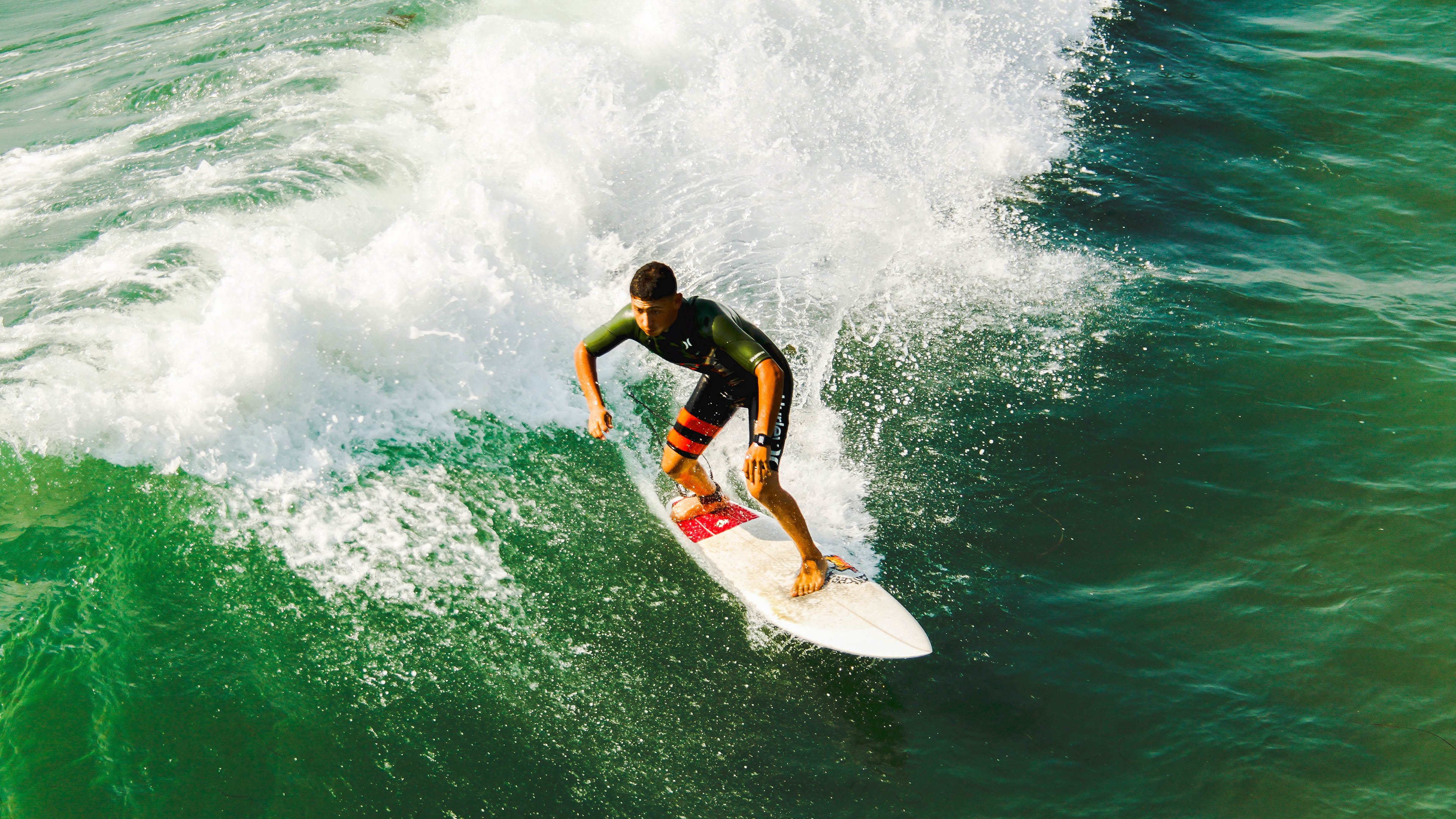 女子4×200米自由泳接力美国队展现团队精神，女子4×100米自由泳接力决赛