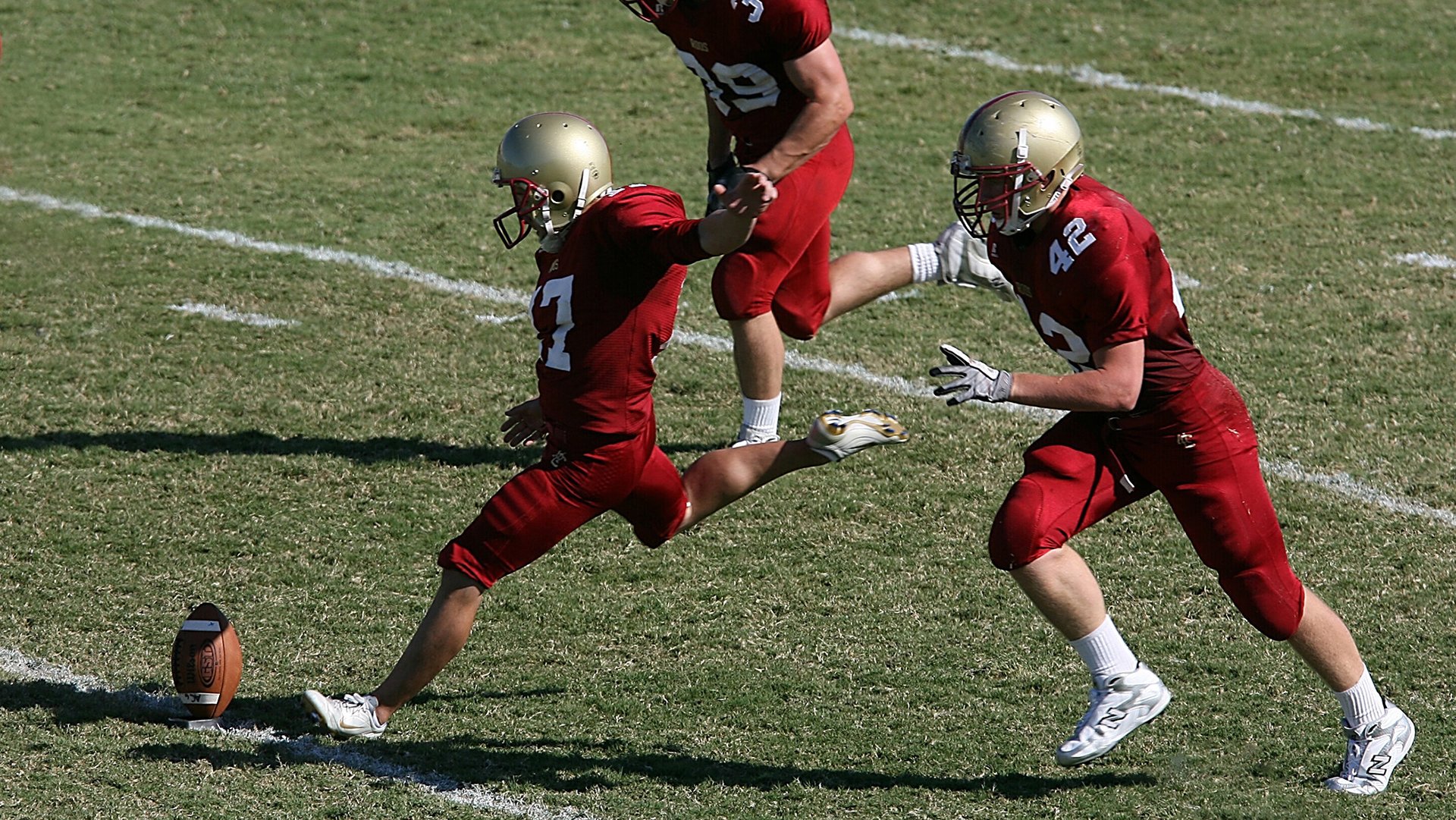 林丹推广课上亲自为小选手做热身，林丹训练视频